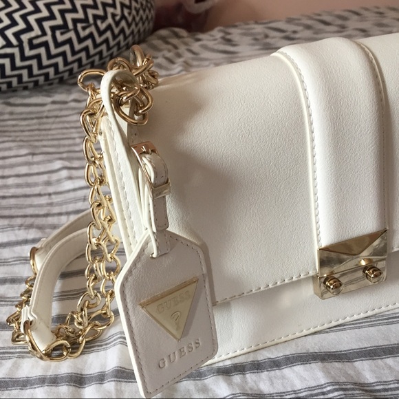 Guess shoulder/crossbody bag! - Picture 3 of 7